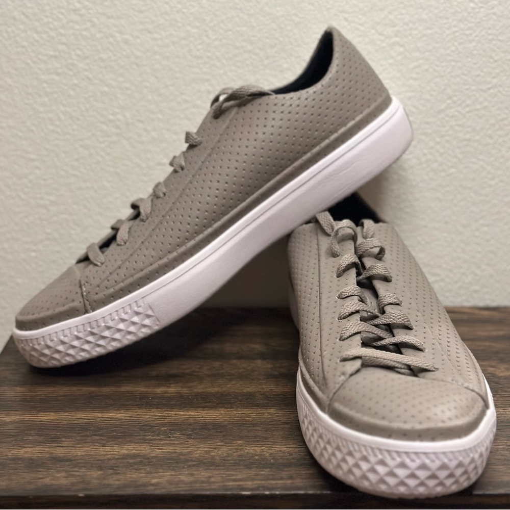 Men’s converse size 11